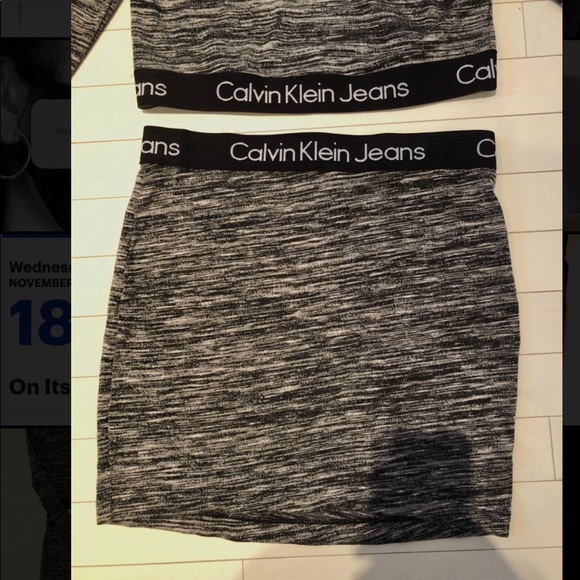 Calvin Klein two piece grey long sleeve - Picture 2 of 3